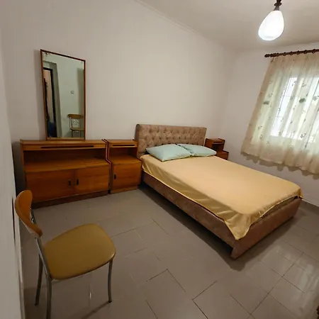Apartment Leti's Flat 5 Min From Bllok And From Tirana