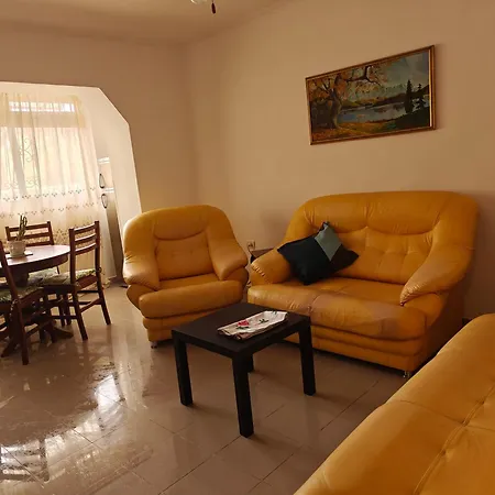 Leti's Flat 5 Min From Bllok And From * Tirana